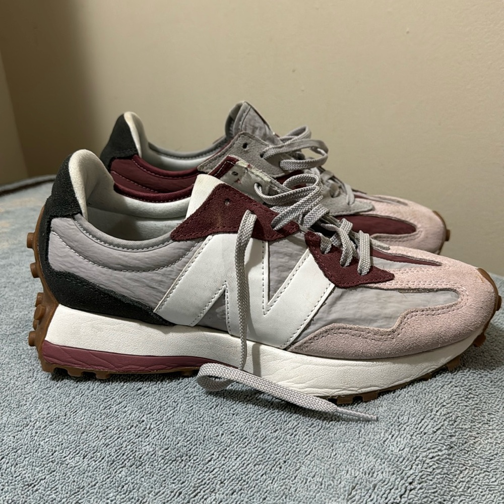 New Balance 327 women’s size 8